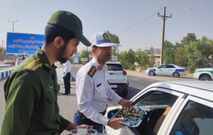 برپایی ایستگاه پذیرایی و تقدیر فرمانده پلیس راه مسجدسلیمان- اهواز در حمایت های مردمی از نیروهای مسلح