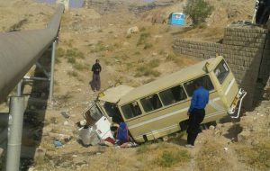 مصدوم شدن ۱۶ دانش آموز شهرستان لالی در سانحه تصادف مینی بوس