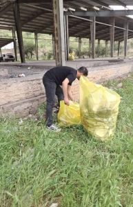 پاکسازی منطقه گردشگری چم شور شهرستان لالی توسط دوستداران محیط زیست + عکس