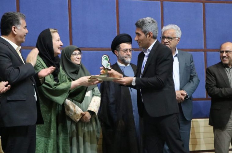 جوان مسجدسلیمانی ایده پرداز برتر سومین همایش پارک های ملی و مناطق تحت حفاظت جوان مسجدسلیمانی ایده پرداز برتر سومین همایش پارک های ملی و مناطق تحت حفاظت