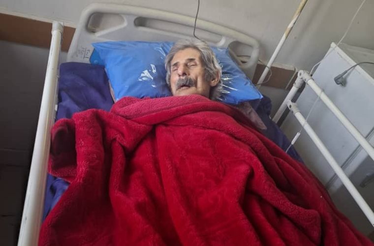 توسط دکتر امین نیک خلقاستاد نورالله مومن نژاد تحت عمل تخصصی تعویض مفصل لگن قرار گرفت