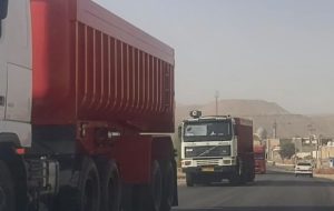 جاده ای خطرناک که هیچ کس به فکر آن نیست/ حجم رو به افزایش خودروهای سنگین در اصلی ترین جاده شهرستان لالی + فیلم