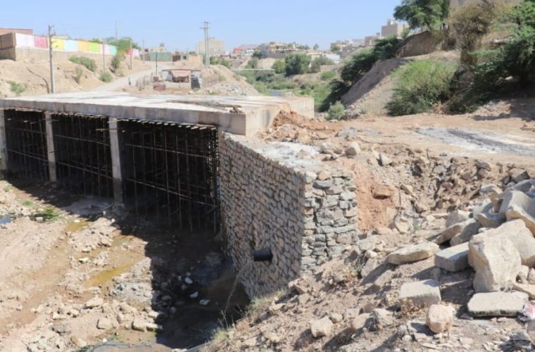 پل مالجونکی در یک قدمی بهرهبرداری / پایان عملیات عرشه، آغاز اجرای دستکها پل مالجونکی در یک قدمی بهرهبرداری / پایان عملیات عرشه، آغاز اجرای دستکها