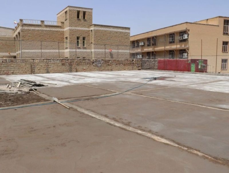 گامی مؤثر در یکی از کهن‌ترین مناطق شهر اولین‌ها / احداث زمین چمن مصنوعی در بازار چشمه علی آغاز شد