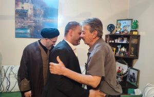 عیادت نماینده مسجدسلیمان به همراه جمعی از مسئولان از پیشکسوت رسانه شهرستان عیادت نماینده مسجدسلیمان به همراه جمعی از مسئولان از پیشکسوت رسانه شهرستان