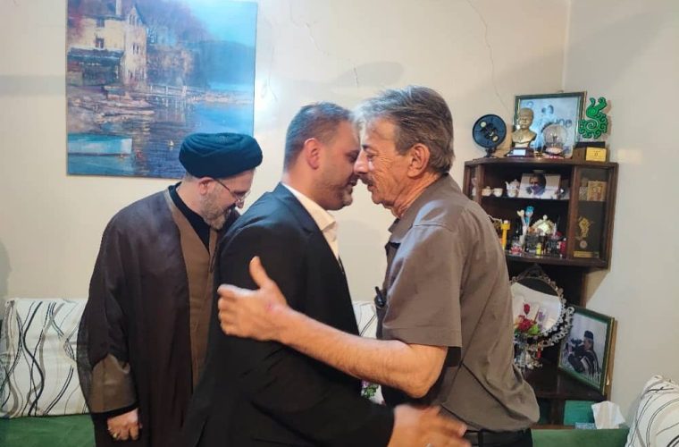 عیادت نماینده مسجدسلیمان به همراه جمعی از مسئولان از پیشکسوت رسانه شهرستان عیادت نماینده مسجدسلیمان به همراه جمعی از مسئولان از پیشکسوت رسانه شهرستان