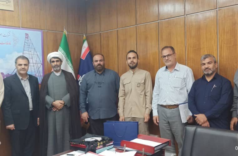 نشست شورای هیئات مذهبی و کانون مداحان و شاعران آیینی با مدیرعامل شرکت بهره برداری نفت و گاز مسجدسلیمان نشست شورای هیئات مذهبی و کانون مداحان و شاعران آیینی با مدیرعامل شرکت بهره برداری نفت و گاز مسجدسلیمان