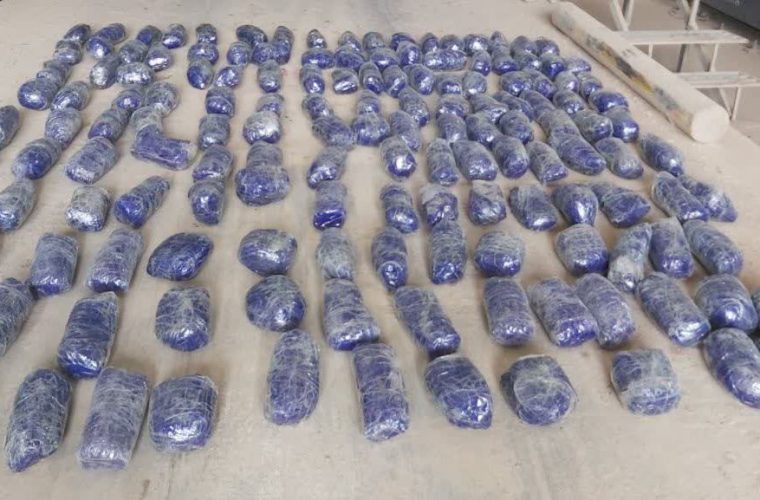 دستگیری باند توزیع مواد مخدر در لالی/بیش از ۱۸۰کیلو گرم موادمخدر در شهرستان لالی کشف و ضبط شد دستگیری باند توزیع مواد مخدر در لالی/بیش از ۱۸۰کیلو گرم موادمخدر در شهرستان لالی کشف و ضبط شد