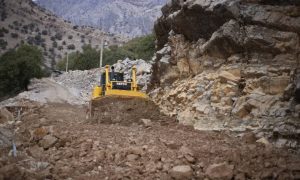 اجرای عملیات تسطیح و بهسازی راه‌های آسیب دیده روستاهای بخش حتی شهرستان لالی