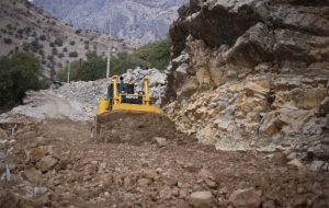 اجرای عملیات تسطیح و بهسازی راه‌های آسیب دیده روستاهای بخش حتی شهرستان لالی