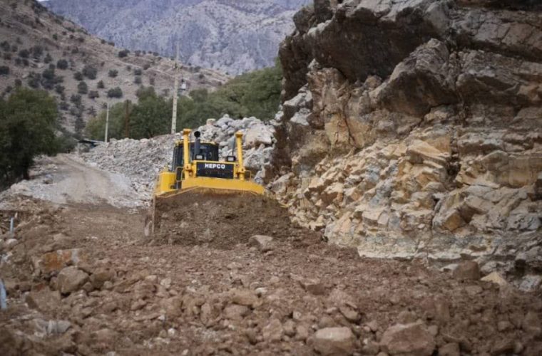 اجرای عملیات تسطیح و بهسازی راههای آسیب دیده روستاهای بخش حتی شهرستان لالی اجرای عملیات تسطیح و بهسازی راههای آسیب دیده روستاهای بخش حتی شهرستان لالی