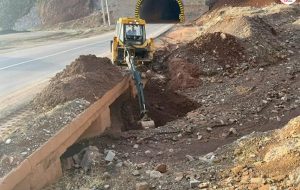 تلاش بی وقفه راهداران شهرستان لالی برای بازگشایی و پاکسازی محورهای مواصلاتی