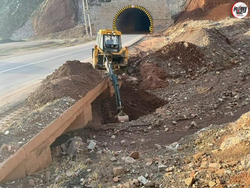 تلاش بی وقفه راهداران شهرستان لالی برای بازگشایی و پاکسازی محورهای مواصلاتی