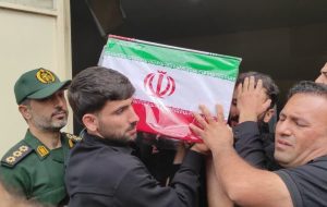 پیکر شهید مدافع وطن، فردین مهدی‌پور با تشییع باشکوه مردم در شهرستان لالی به خاک سپرده شد + تصاویر